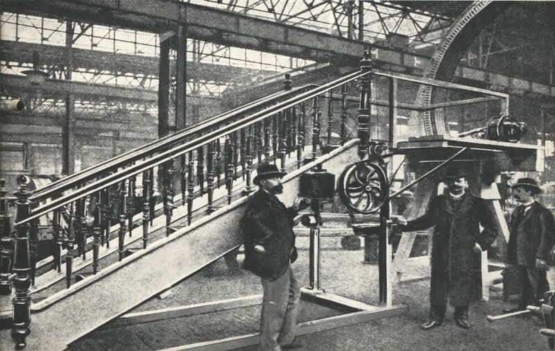Handarbeit: Bei den frühesten Modellen der Fahrtreppe mussten die Betreiber noch kurbeln. (Bild: Thyssen Krupp)
