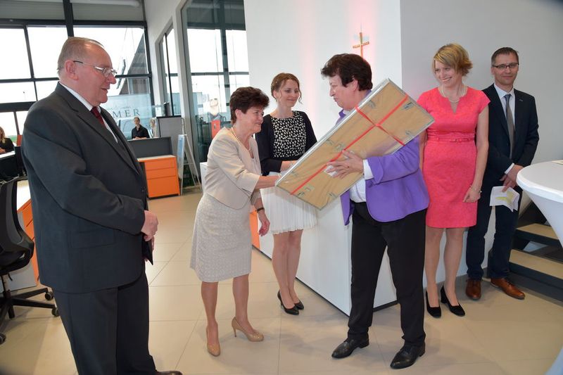 Zum Einzug gibt es traditionell Geschenke, ... (Bild: Früchtl)