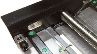 Zwei Tuben schützen in diesem Fall vor unkontrolliertem Einschlag an den Endlagen und verhindern möglicherweise Ausfallzeiten. (Lisco)