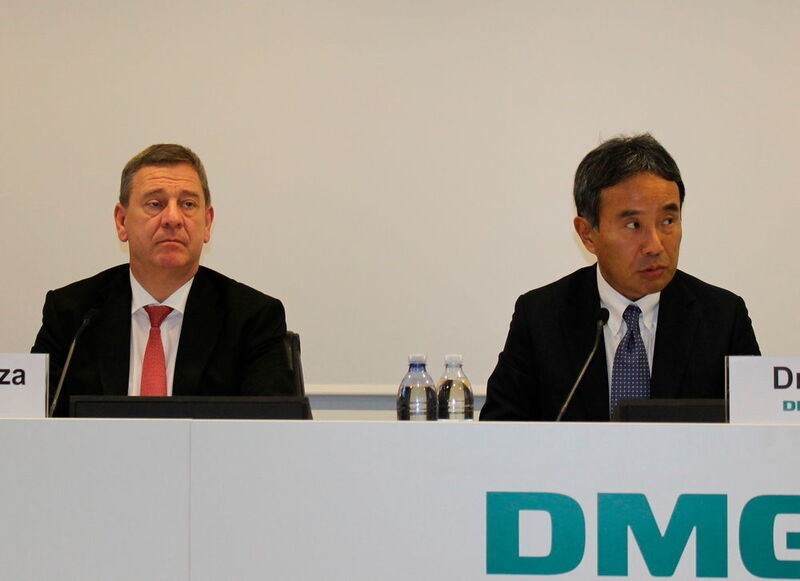 Dr. Masahiko Mori, president of DMG Mori Seiki Co (right) and Dr. Rüdiger Kapitza, chairman of the Executive Board of DMG Mori Seiki AG, at the DMG Mori press conference in Milan on 5 October 2015. (Schulz)