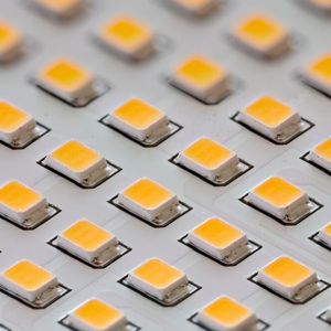 Das Spektrum der Materialien, die mit dem Laser getrennt werden können, reicht von FR4, Flex oder Keramik bis hin zu Insulated Metal Substrates (IMS) (hier im Bild) sowie System-in-Packages (SiPs). 