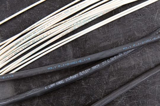 Von Lapp bezieht Era-Contact diverse Kabel, darunter zum Beispiel die Ölflex Train Bahnleitung und Unitronic Train Busleitung.(Bild:  Lapp)