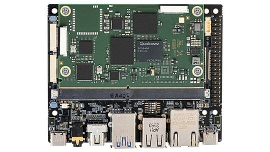 Modulare Entwicklungsplattform: Trägerboards auf Basis leistungsfähiger Qualcomm-SoCs (wie dem QCS6490) ermöglichen Entwicklern die schnelle Evaluierung und Integration komplexer KI-Workloads in autonomen Robotern.(Bild:  Tria Technologies)