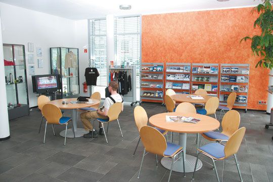 Die ruhige Atmosphäre im Aufenthaltsbereich lädt zum verweilen ein. (Archiv: Vogel Business Media)