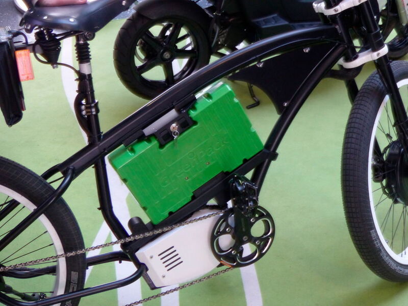 In mobilen Greenpack-Akkumodulen kann „grüner“ Strom gespeichert und in E-Fahrzeugen sowie in Haushalten und E-Geräten genutzt werden. (S. Häuslein/konstruktionspraxis)