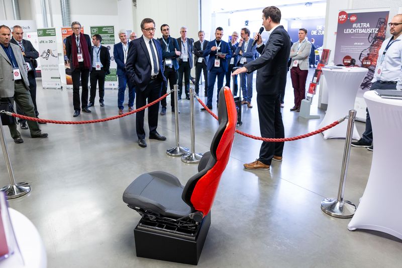 Ein Highlight war der „Ultraleichtbausitz“, den der Projektleiter Stefan Herrmann von csi Entwicklungstechnik stolz präsentierte.  (Stefan Bausewein)