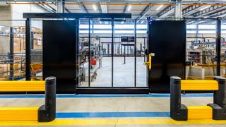 Die Eingänge zum Hochspannungs-Testraum der SNCB lassen sich nur von berechtigten Mitarbeitern per RFID-Tag öffnen. (Bild: Turck / MEDIALOUNGE.BE)