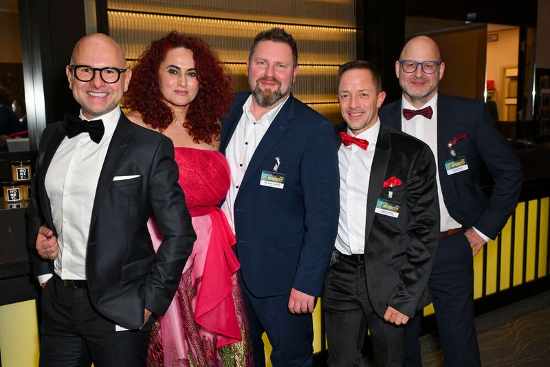 Besa (IT-BUSINESS) mit (v. l.) Maciej Wieczorek (ZOTAC), Alexander Schmidt (Sapphire), Sascha Bosen (Seagate) und Horst Günther (ZOTAC)  (Bild: Hannes Magerstädt)