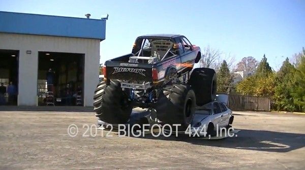 Der Bigfoot 20: der weltweit erste Monstertruck mit Elektroantrieb macht mit über 260 kW und 1100 Nm Autos umweltschonend platt (Bild: Bigfoot 4x4 Inc.)