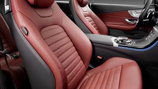 Sitze in Mercedes-Fahrzeugen, hier aus einem C-Klasse Coupé, haben Probleme mit der Verriegelung. (Daimler)