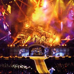 Bild 1: AC/DC ohne Nebel? Für viele Fans unvorstellbar. Konzertmanager setzen Trockeneis dafür ein. Auch die Industrie nutzt das Eis für die Reinigung von Produktionsanlagen.