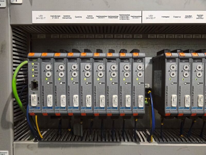 In den Schaltschränken der Schweißmaschine HSL19 findet sich das Stromüberwachungssystem LCOS CCI von Lütze. (Lütze)