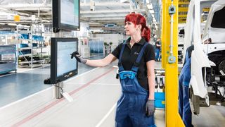 Im Mercedes-Werk Ludwigsfelde stehen ab 2030 offenbar etliche Arbeitsplätze auf dem Spiel. (Bild: Mercedes-Benz)