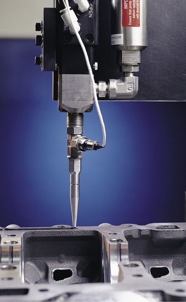 Mit dem entsprechenden Prozess Know-How ermöglicht Henkel die einfache und effiziente Applikation seiner Flüssigdichtungen. (2013 Henkel AG & Co. KGaA)