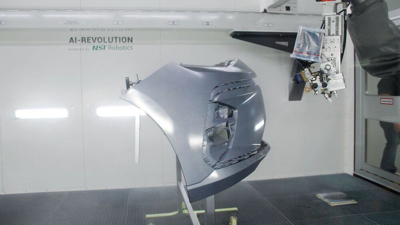 Robotertechnik für die Reparaturlackierung war ein tragendes Thema auf der Automechanika in Frankfurt. Bereits im Vorfeld stellte Sehon Innovative Lackieranlagen das System AI Revolution vor.(Bild:  Wenz)