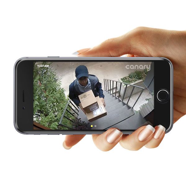 Sicherheitskameras liefern Echtzeit-Bilder auf die zugehörige Smartphone-App. (Canary)