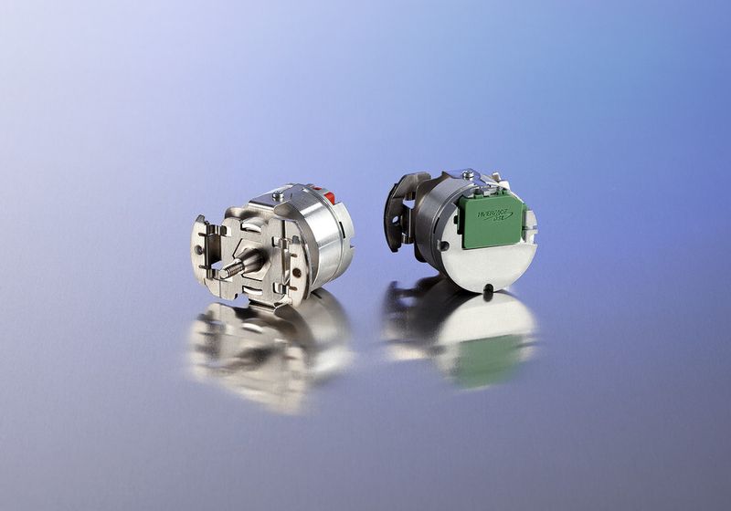 Bild 2: Das Singleturn-Motorfeedbacksystem EKS36 und die Multitern-Version EKM36 sind die ersten Motorfeedbacksysteme mit Hiperface DSL-Schnittstelle. (Bild: Sick)