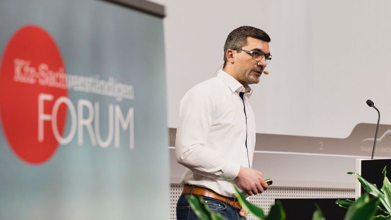 Der Bestand an klassischen Liebhaberfahrzeugen wächst seit Jahren kontinuierlich, entsprechend auch der Bedarf an Fahrzeugbewertungen und Schadengutachten für Oldtimer, weiß Konrad Deuschle, Geschäftsführer Ingenieurbüro Deuschle GmbH.  (Bild: Stefan Bausewein)