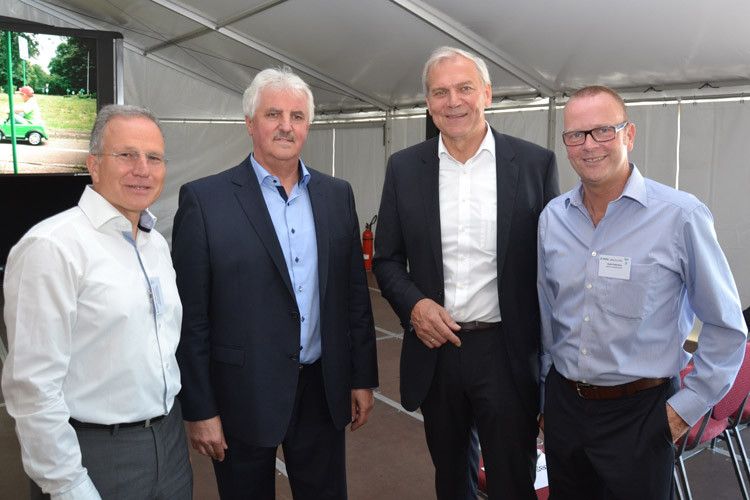 Der Grund dafür: Frank Leimbach, Gerd Neumann, Clemens Klinke und Guido Kutschera (alle Dekra) haben zum ersten.... (Foto: Michel)