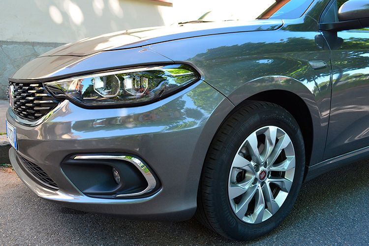 Vor allem die Frontpartie macht einiges her. (Foto: Rehberg / »kfz-betrieb«)