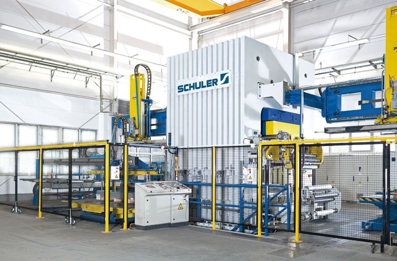 Eine 15.000 t starke Presse mit Multizylindertechnik hat das japanische Unternehmen Hisaka bei Schuler in Auftrag gegeben. (Bild: Schuler)