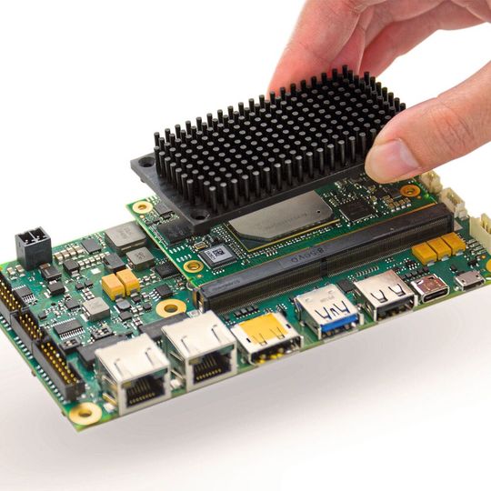 Die SimpleFlex-Plattform MSC SM2S-MB-EP5 lässt sich mit zehn verschiedenen SMARC-Modulen ausstatten und bietet eine enorme Schnittstellenvielfalt sowie Erweiterungsmöglichkeiten für zusätzliche Optionen. Die SimpleFlex-Plattform MSC SM2S-MB-EP5 lässt sich mit zehn verschiedenen SMARC-Modulen ausstatten und bietet eine enorme Schnittstellenvielfalt sowie Erweiterungsmöglichkeiten für zusätzliche Optionen.