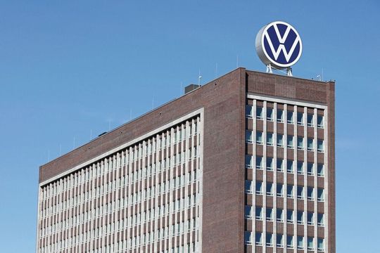 Der Autobauer VW hat eine Reihe von Tarifverträgen gekündigt.(Bild:  Volkswagen AG)
