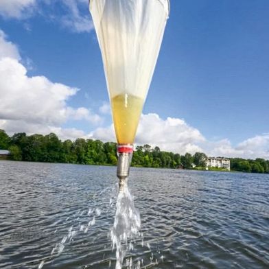 Beispielfoto: Wasserprobenahme am Berliner Müggelsee (Bild: David Ausserhofer, IGB)