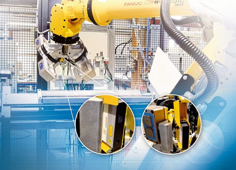 Für diese Messaufgabe ist der Lasersensor mit einem großen Messbereich von 750 mm auf einem Roboter montiert. Der Roboter führt den Sensor über die Eisenbahnlaschen und ermittelt über die Abstandswerte die Ebenheit. (Bild: Micro-Epsilon Messtechnik)