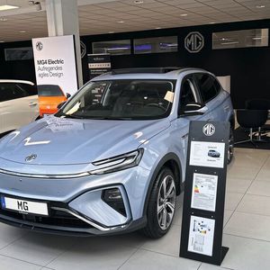 Im 900 Quadratmeter großen Autohaus in Singen sind knapp ein Viertel für MG vorgesehen.(Bild:  Graf Hardenberg)