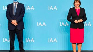 Bayerns Ministerpräsident Markus Söder und VDA-Präsidentin Hildegard Müller am Mittwoch in München. (Messe München)