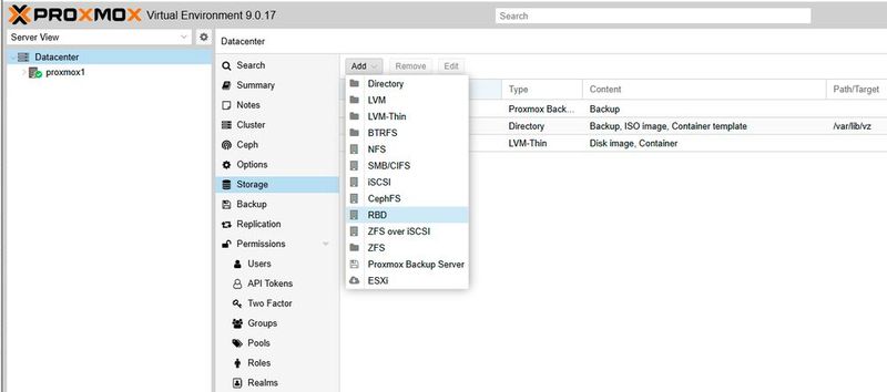 Über den Menüpunkt „Storage“ und das Auswahlmenü „Add“ bindet Proxmox VE Ceph als „RBD“ für Blockspeicher oder als „CephFS“ für Dateizugriff ein. (Bild: Joos)
