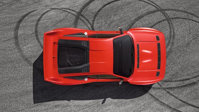 „Das Beste, was ein angezogener Mann tun kann, ist das Driften“, soll Miki Biasion, der bekannte Rallye-Fahrer, einmal gesagt haben. Biason hat den EVO37 maßgeblich mitentwickelt. (Bild: Kimera)