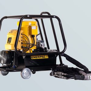 Avdel AV Verarbeitungsgeräte sind mit Enerpac® Hochleistungspumpen ausgestattet.