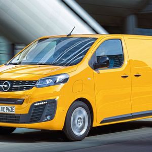 Ab Sommer nimmt Opel für die Elektro-Variante des Vivaro Bestellungen entgegen.(Bild:  PSA)