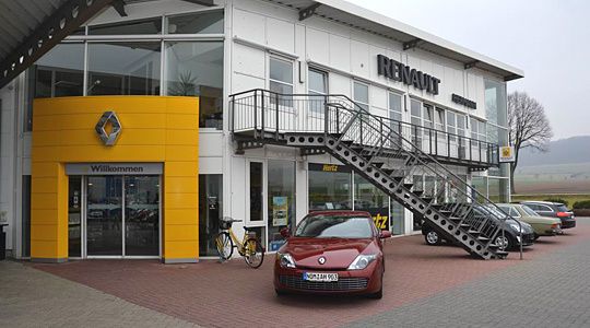 Im Northeimer „Haus der Automobile“ treffen die Kunden nicht nur auf Automobile der Marke Renault ... (Archiv: Vogel Business Media)