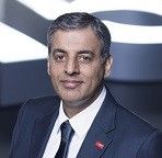 Titel, Name: Sanjeev Gandhi   Geburtsjahr, -ort: 1966 in Mumbai  Funktion: Mitglied des Vorstands   Firma: BASF SE   Ausbildung:  1989: Bachelor of Engineering (Chemie)  1991: Master in Business Administration (Marketing) an der Universität in Pune/Indien  Berufliche Laufbahn: 1993: Marketing Executive, Intermediates, Inorganics & Basic Chemicals, BASF India Limited, Mumbai  2000: Product Manager, Intermediates, BASF Aktiengesellschaft (seit 14. Januar 2008 BASF SE), Ludwigshafen 2001: Manager, Regional Marketing, Intermediates, BASF Japan Ltd., Tokyo 2003: Director, Regional Business Management, Diols & Polyalcohols, BASF East Asia Regional Headquarters Ltd., Hongkong 2006: Vice President, Business Management, Intermediates, BASF Japan Ltd., Tokyo 2008: Senior Vice President, Regional Business Unit, Petrochemicals Asia Pacific, BASF South East Asia Pte. Ltd., Singapur 2010: President, Intermediates, BASF SE, Ludwigshafen 2014: Mitglied des Vorstands der BASF SE, verantwortlich für die Region Greater China & Functions Asia Pacific sowie South & East Asia, ASEAN & ANZ, mit Sitz in Hongkong (Bild: BASF)