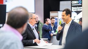De gauche à droite : Jacques Bersier, ancien Directeur du Swiss Polymers Cluster et Raphaël Hatem, Directeur du Swiss Polymers Cluster (Source : HERY GISEL)