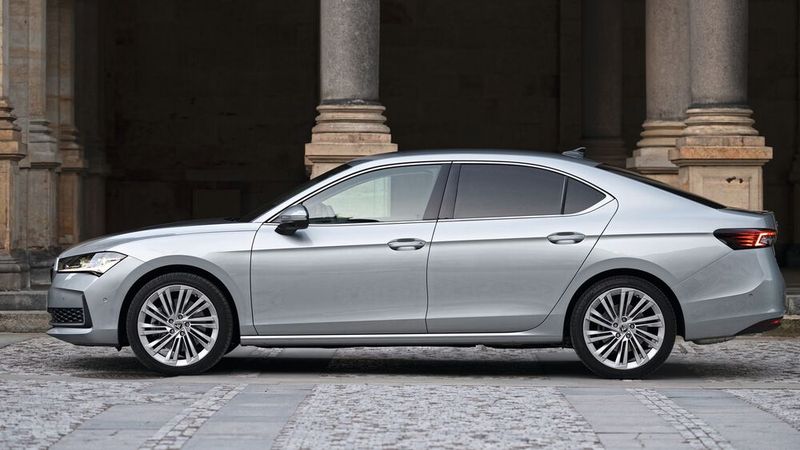 Die Skoda Superb Limousine ist 4,91 Meter lang. (Bild: Skoda)