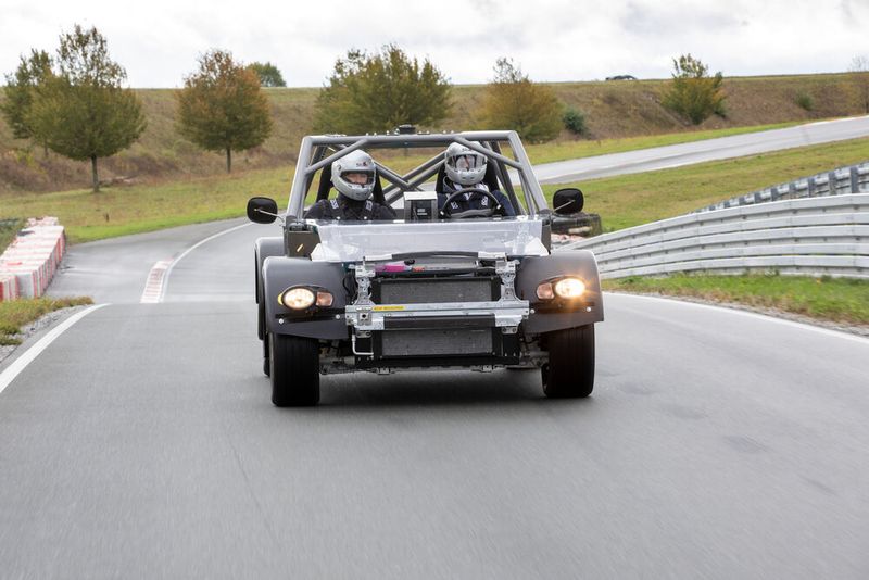Dank seines gut 400 PS starken Allradantriebs soll das Rolling Chassis den 100-km/h-Sprint in weniger als fünf Sekunden abhaken können. (Bild: Bosch)
