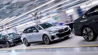 Produktion BMW 5er Touring im Werk Dingolfing: Seit gestern stehen die Bänder wegen eines Bremsen-Rückrufs still. (Bild: Tom Kirkpatrick/BMW AG)