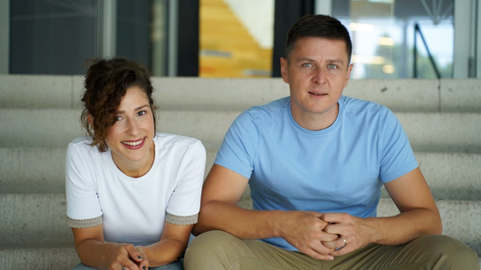 Antonia und Marko Omazić, Gründer von Meliori Polymer Engineering, treiben mit ihrem nachhaltigen Fertigungskonzept die europäische Wertschöpfung in der Halbleiterindustrie voran.(Bild:  Sumitomo)