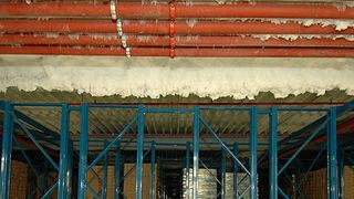 Das Feuerlöschmedium Calancool von Calanbau ist frostsicher bis —30 °C und daher insbesondere für Lagerhäuser und Hochregallager im Tiefkühlbereich geeignet. Bild: Calanbau (Archiv: Vogel Business Media)