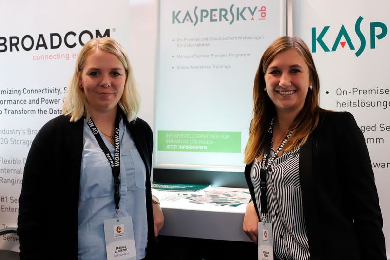 Sabrina Albrecht (l.) und Monique Fiebig von WORTMANN (Wortmann)