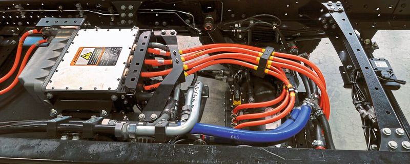 Hochvoltkabel an Hochvoltkabel: Wer künftig in ein Nutzfahrzeugchassis blickt, wird mehrheitlich dieses Bild sehen. Hochvoltkabel an Hochvoltkabel: Wer künftig in ein Nutzfahrzeugchassis blickt, wird mehrheitlich dieses Bild sehen.