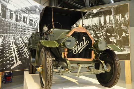 Auf ein Podest hebt der Hersteller hingegen einen Fiat 15 TER. (Archiv: Vogel Business Media)