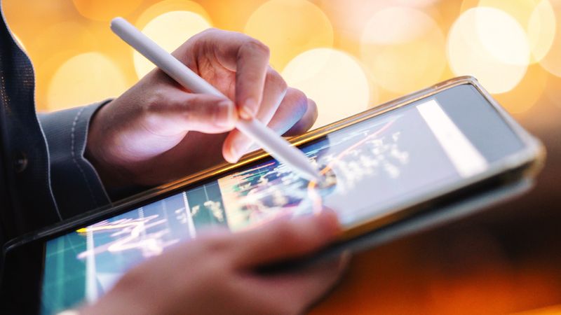 Funktionen zur intelligenten Kostenkontrolle nutzen generative KI, um historische Ausgabentrends aufzudecken.(Bild:  Amazon Business)