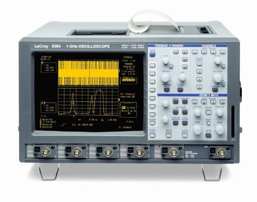 Die Serie 9300 war für LeCroy ein echter Bestseller. Das Modell aus dem Jahr 1991 bot eine Bandbreite bis 1,5 GHz, bis 10 GS/s und Speicher bis 8 MByte. (Bild: Teledyne LeCroy)