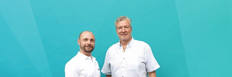 Tobias Weber (links), Leiter für Softwarestandardisierung und Digitalisierung bei PIA Automation, und Stephan Verclas, Manager bei der Digital Enabler GmbH, erklären im Interview, was sie unter moderner Wartung bei Montage- und Prüfanlagen verstehen. 