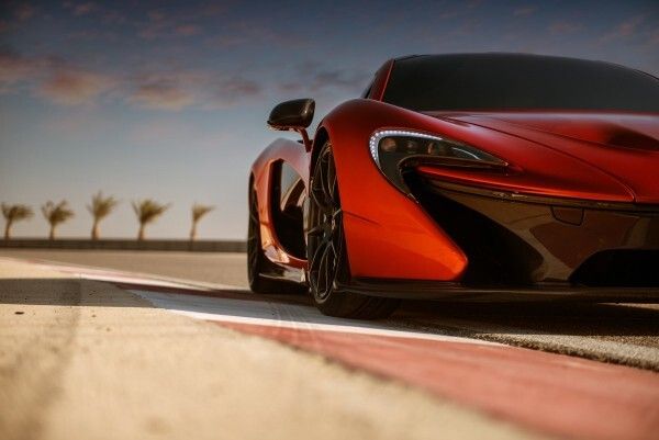 Der McLaren P1: der Supersportwagen mit Hybridantrieb und einer Systemleistung knapp 675 kW und 900 Nm Drehmoment (McLaren Automotive Limited)